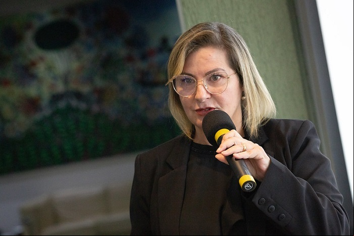 Deputada Ana Paula Leão, presidente da FPPL
