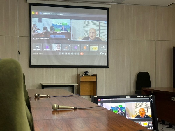 Reunião foi realizada nesta terça-feira (18)