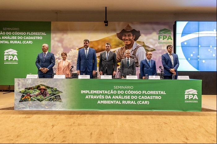 Parlamentares na abertura do encontro