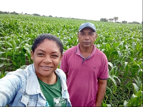 Roselma em atendimento ao produtor pela ATeG.