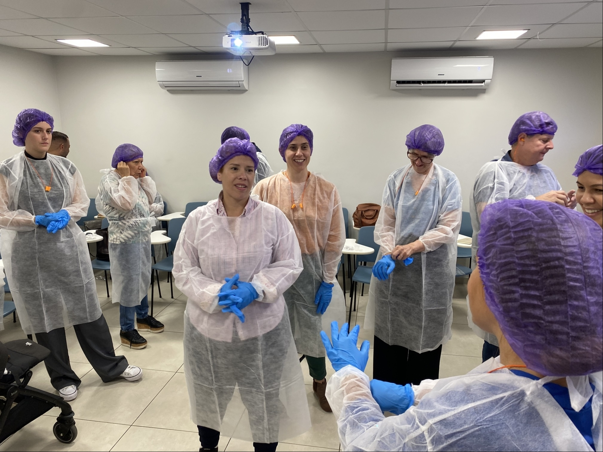 Hora de começar a visita pelas dependências da fábrica.