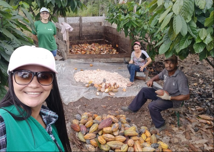 Jocélia e produtores atendidos